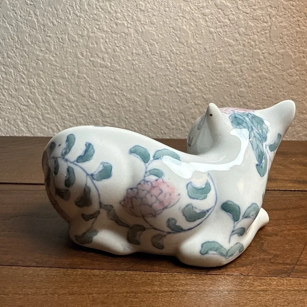 Vintage cat figurine white cat Green Ivy Flowers